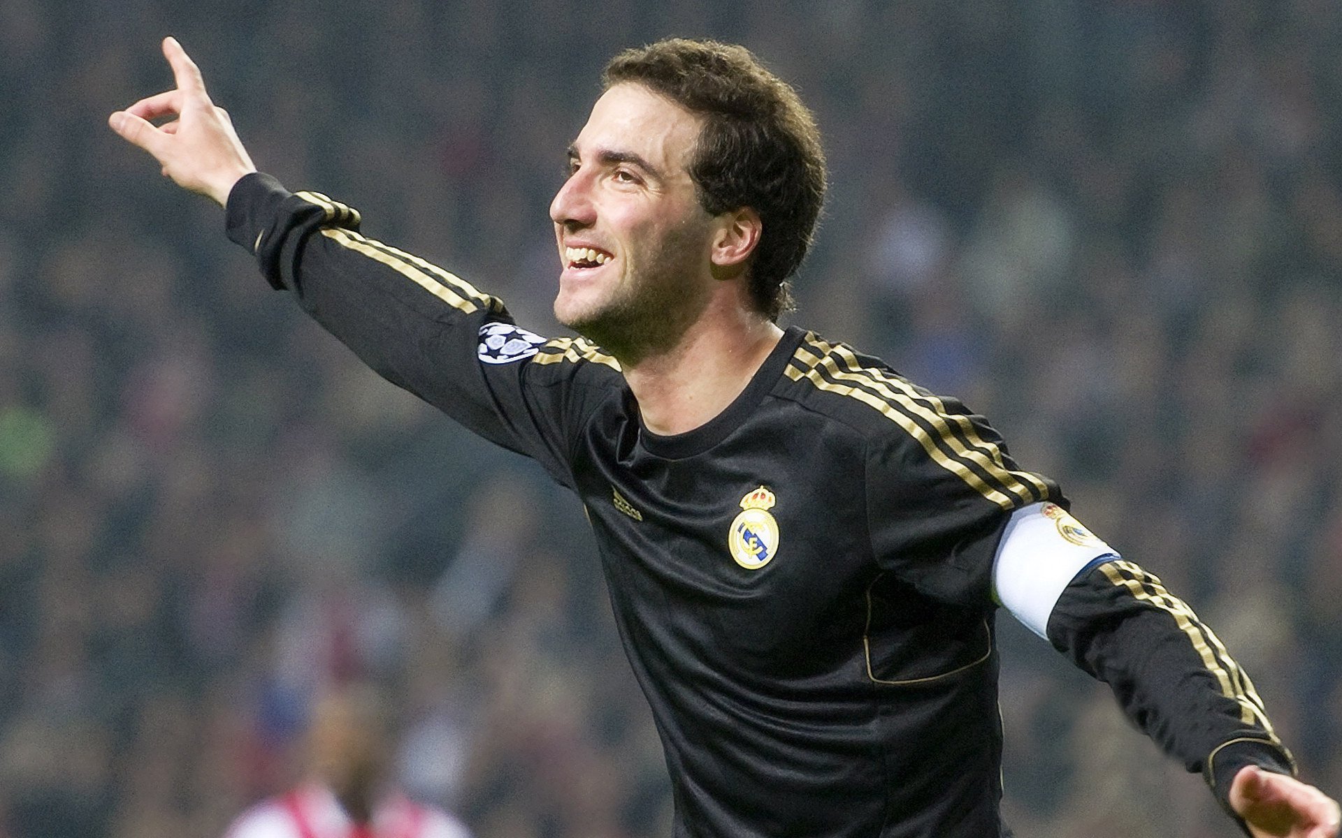 《Faker:十年电竞,传奇仍在续写》,faker电竞历史